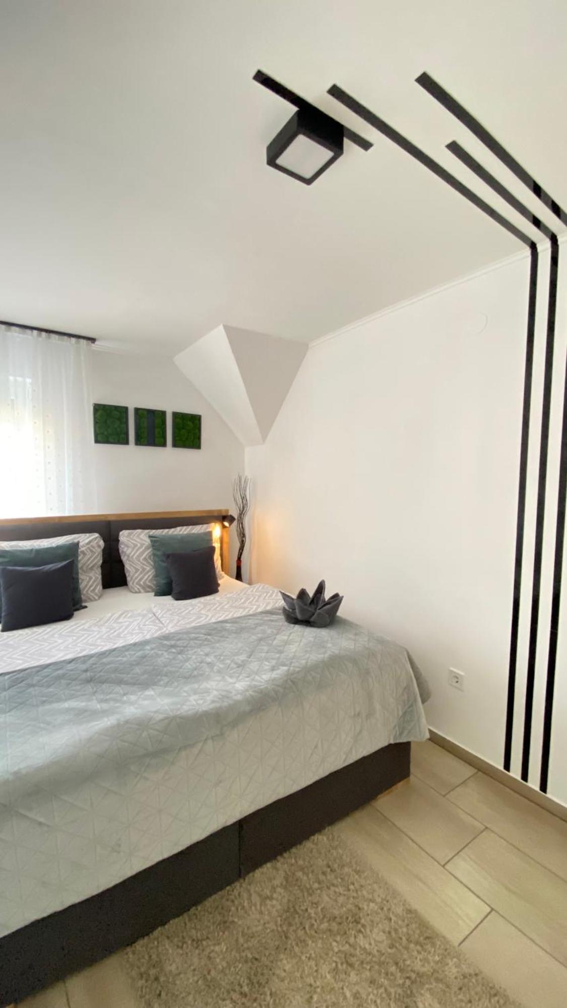 Ikon Apartment *